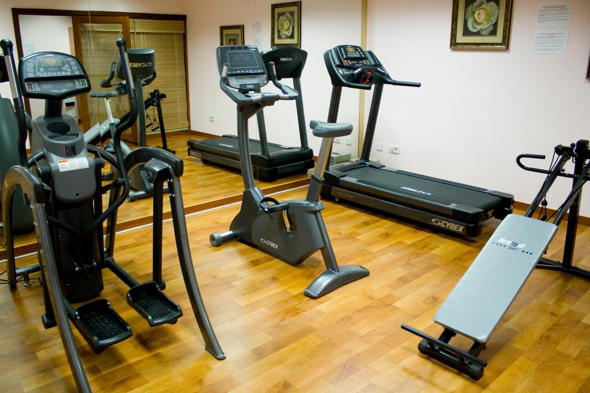 Atyrau Hotel Экстерьер фото