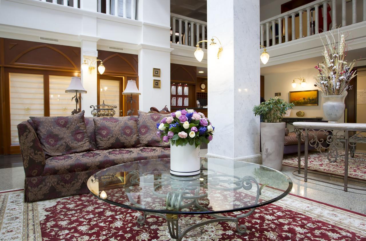 Atyrau Hotel Экстерьер фото