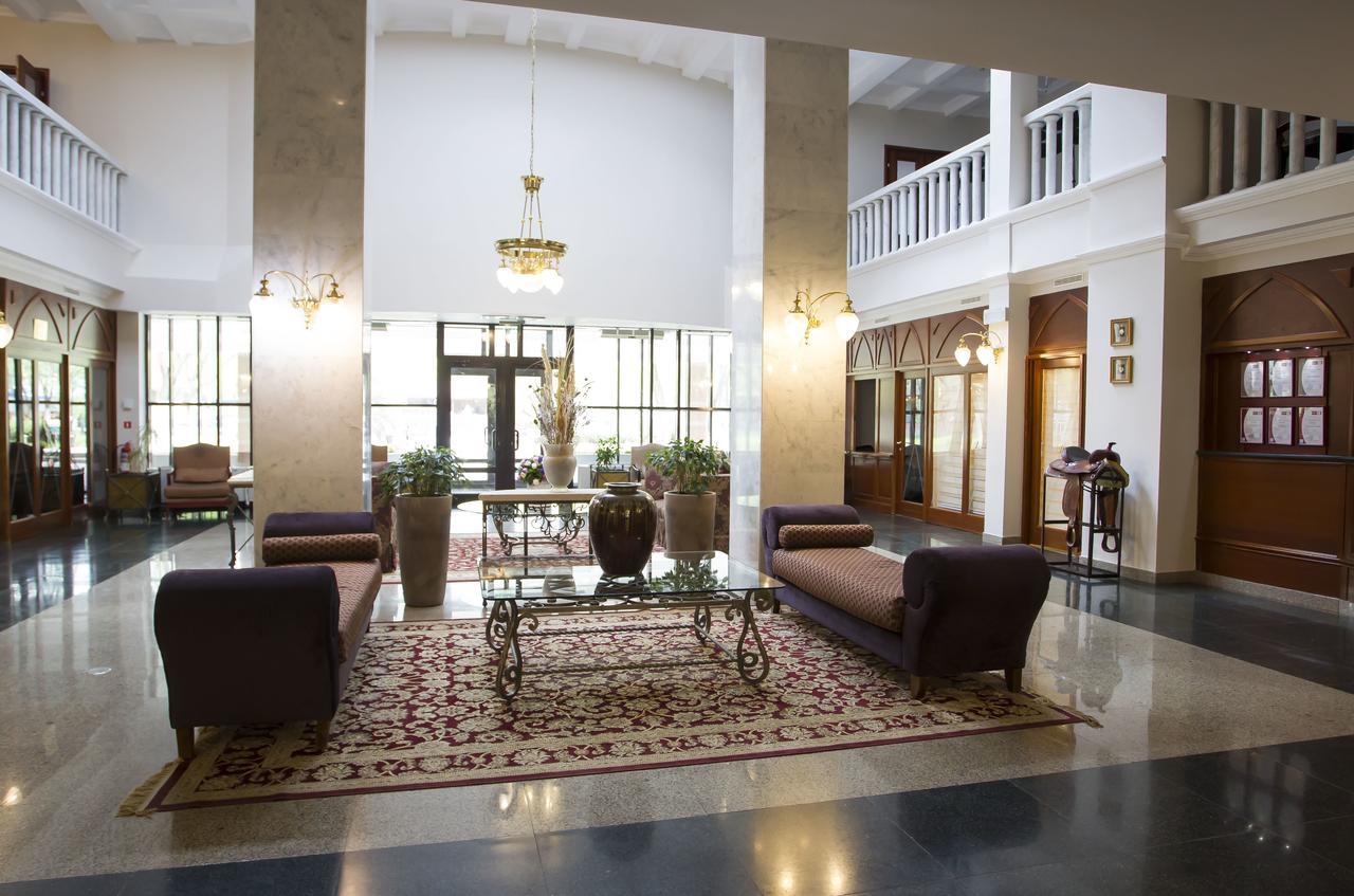 Atyrau Hotel Экстерьер фото
