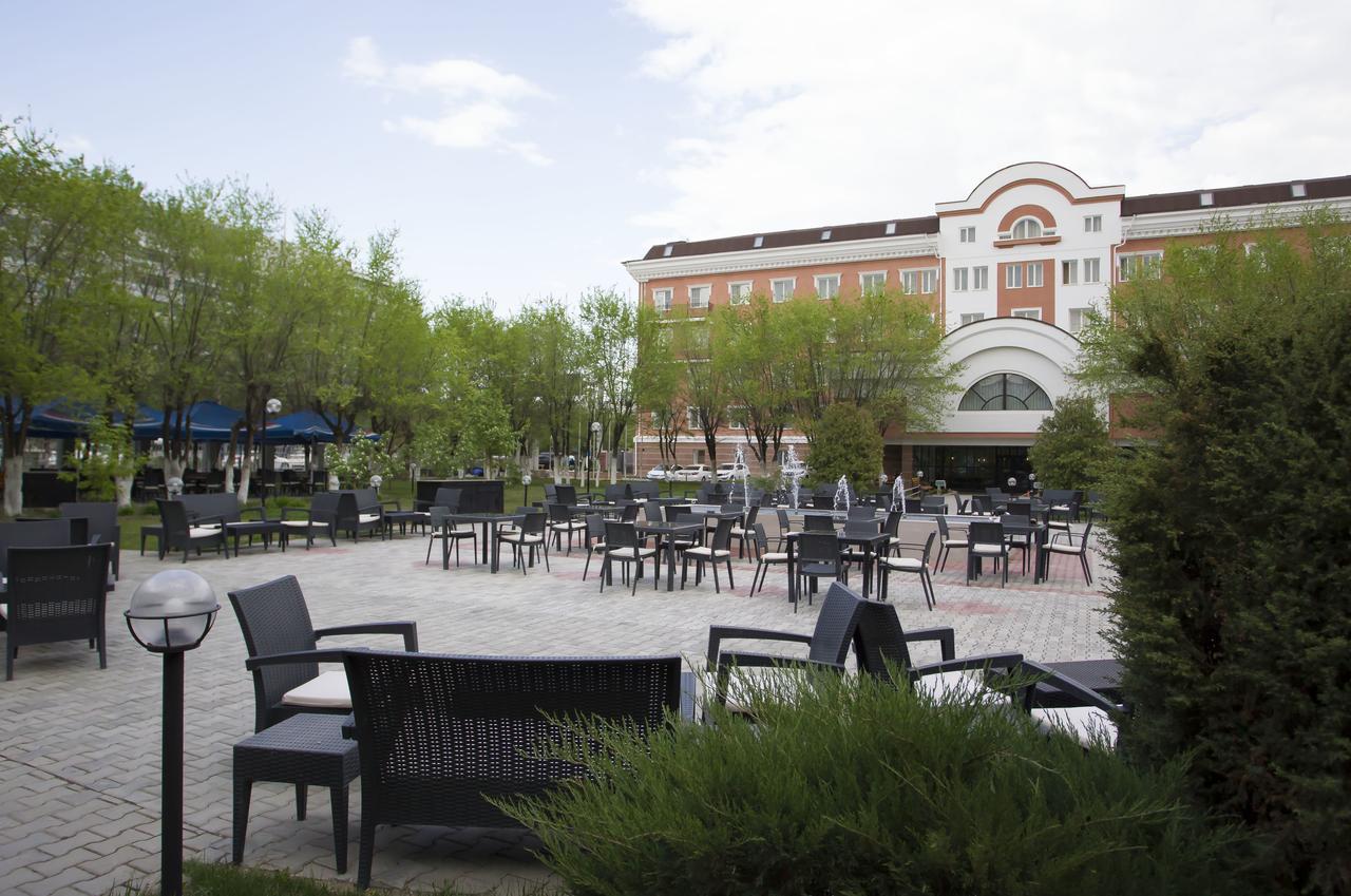 Atyrau Hotel Экстерьер фото