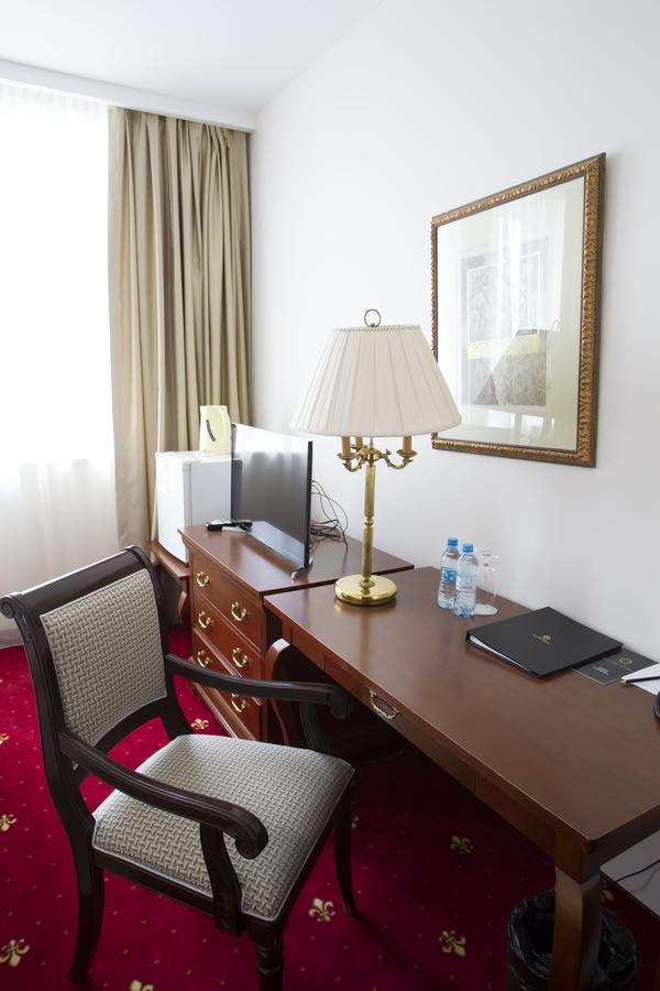 Atyrau Hotel Экстерьер фото