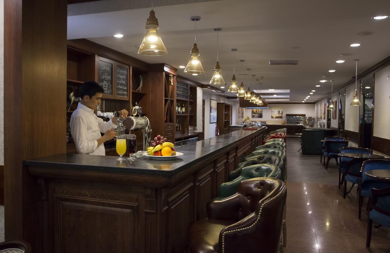 Atyrau Hotel Экстерьер фото