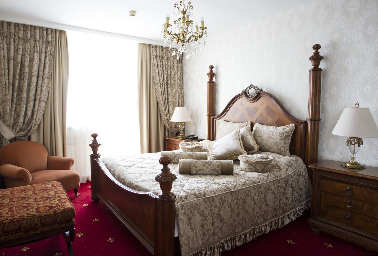 Atyrau Hotel Экстерьер фото