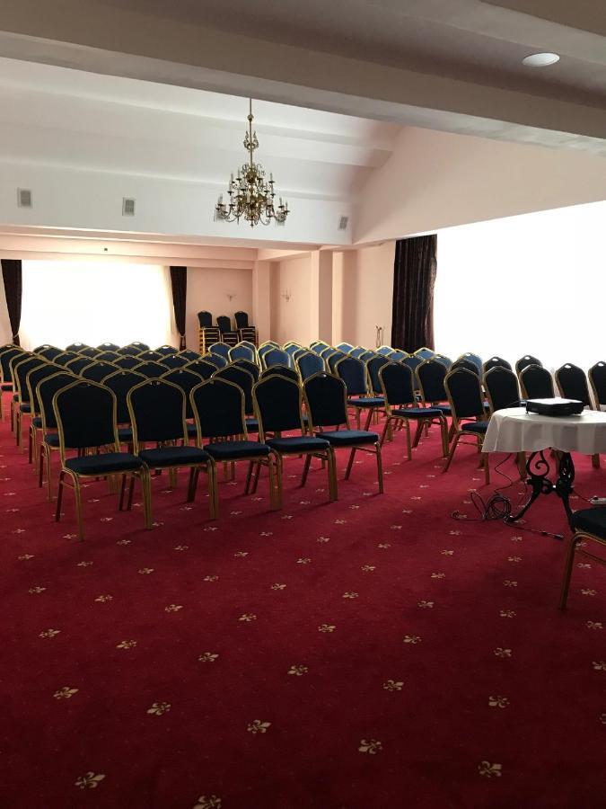 Atyrau Hotel Экстерьер фото
